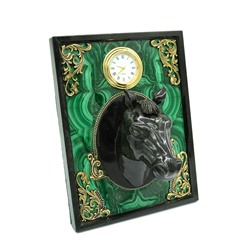 Часы настольные из малахита с резным конём из долерита 130*120*165мм.