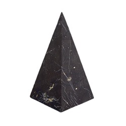 Пирамида из шунгита неполированная высокая, размер основания 40-45мм