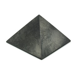 Пирамида из шунгита полированная, размер основания 110-115мм