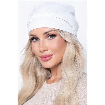 Белая женская шапка